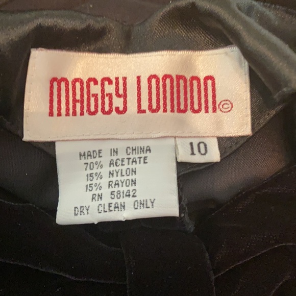 MAGGY LONDON Sweet Bow Back Velvet Dress - Picture 10 of 10